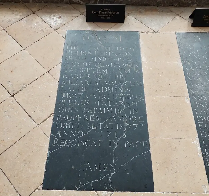 Pèlerinage de Reims : tombe de Dom Pérignon